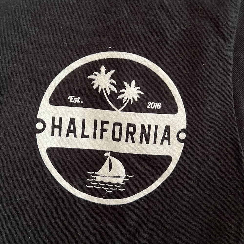 Soft smooth cotton Halifornia tee NWT